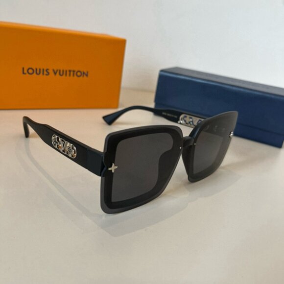 Louis Vuitton Women\'s Black Sunglasses